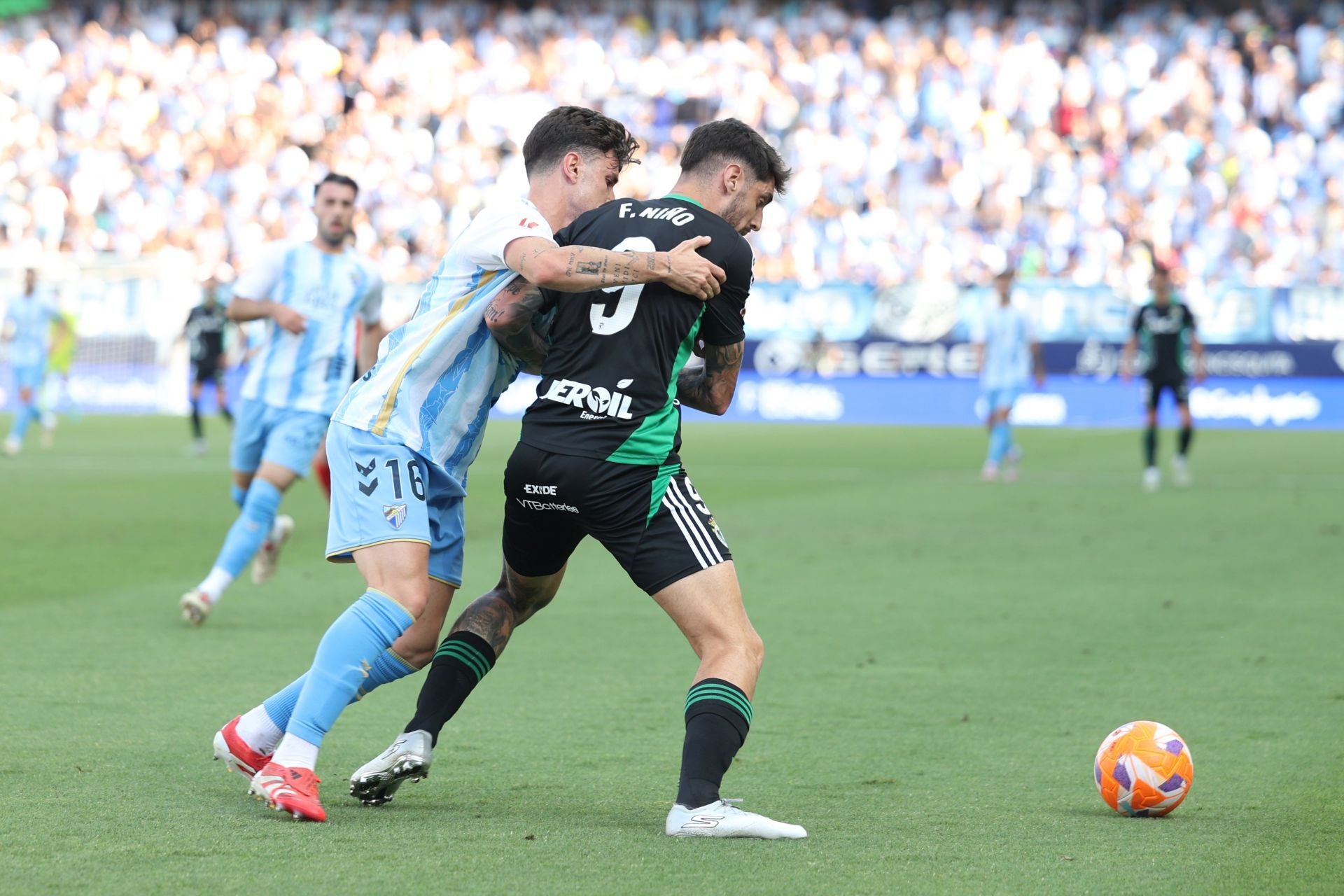 El encuentro del Málaga y del Burgos CF en La Rosaleda, en imágenes