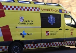 Imagen de archivo de una ambulancia durante un salida de emergencia.