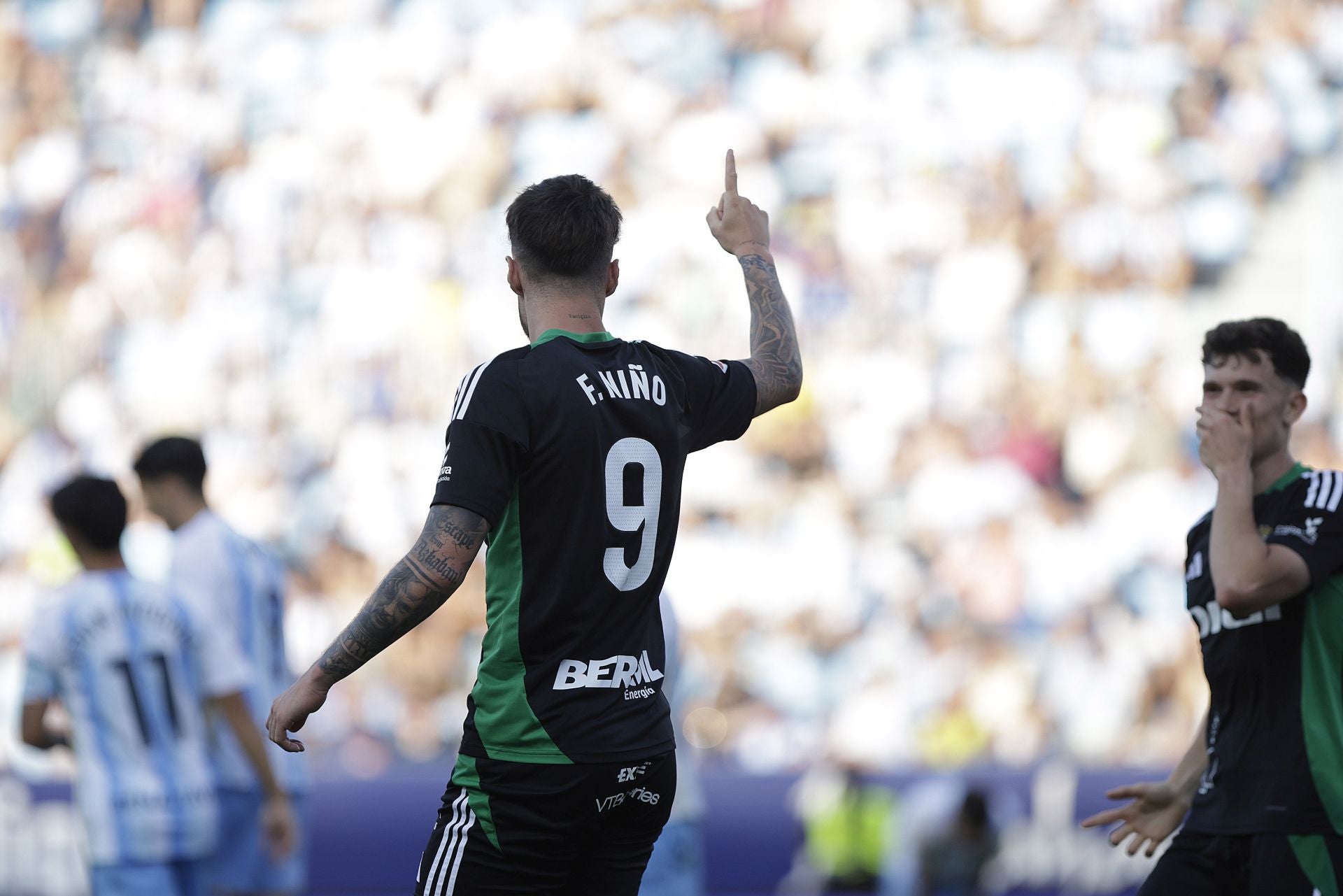 El encuentro del Málaga y del Burgos CF en La Rosaleda, en imágenes