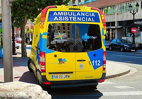 Foto de archivo de una ambulancia del servicio de emergencias de Castilla y León