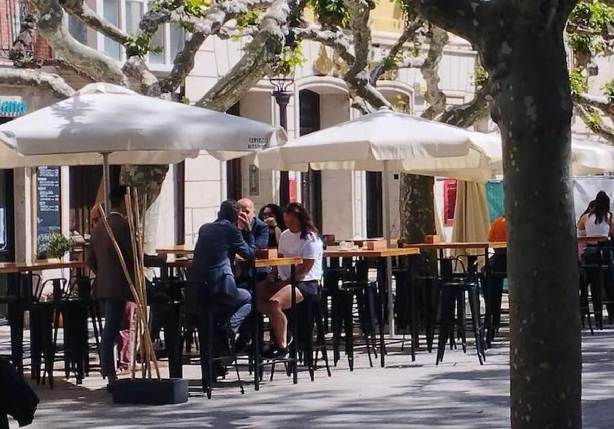 Imagen de archivo de la terraza de un bar en Burgos.