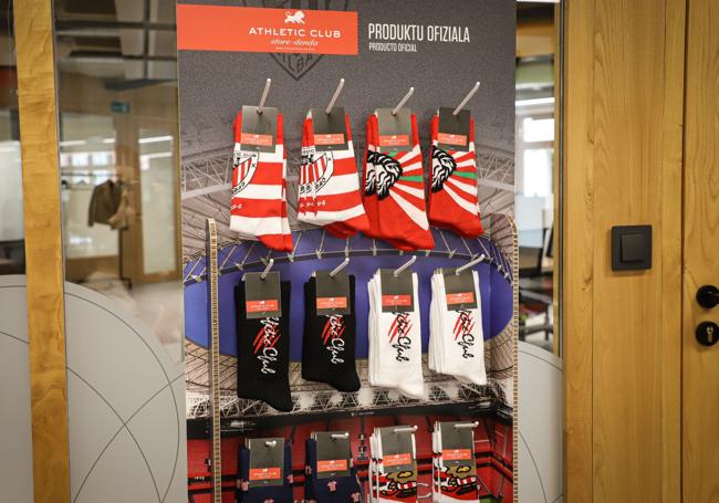 Algunos de los calcetines para el merchandising del Athletic Club de Bilbao