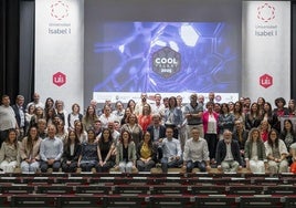 Fotografía de familia de los participantes en esta jornada.