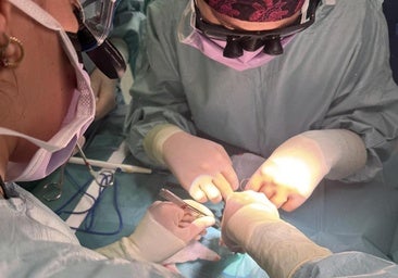 Operan del corazón con éxito a un bebé prematuro en Burgos
