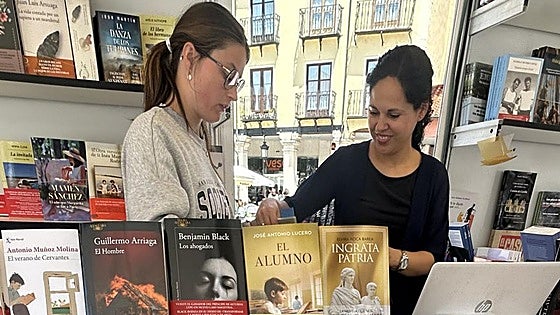 Los libros conquistan la ciudad: «Burgos responde siempre muy bien a la feria»