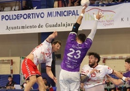 Fabrizio Casanova y Tomás Moreira durante el partido.