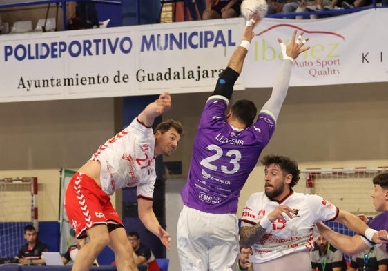 Fabrizio Casanova y Tomás Moreira durante el partido.