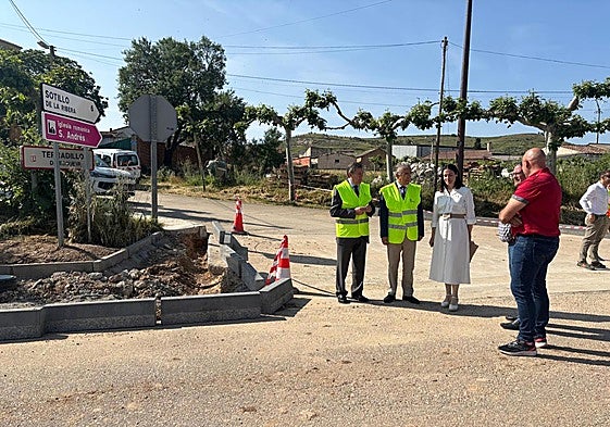 Visita del delegado territorial de la Junta de Castilla y León en Burgos, Roberto Sáiz Alonso, a la localidad de Terradillos de Esgueva.