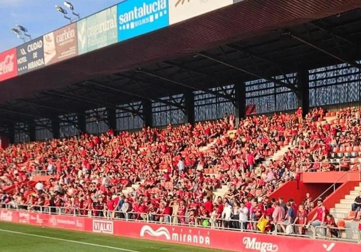 Grada de Anduva durante el partido ante el Racing