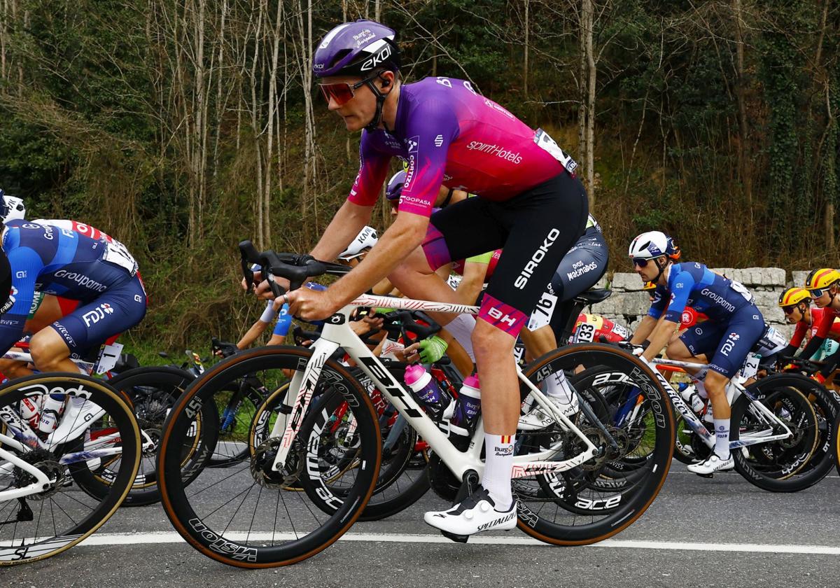 Josh Burnett regresa tras varias semanas lesionado.