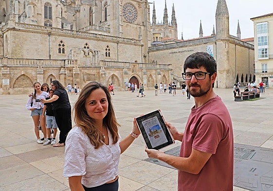 Maite y Markel, creadores de 'ConquistaCyL' en Burgos.