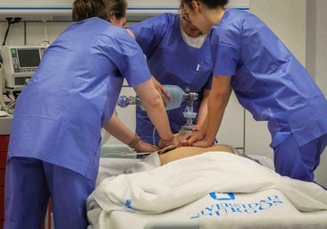 90 residentes de Medicina estrenan en Burgos la RCP del centro de simulación de la universidad