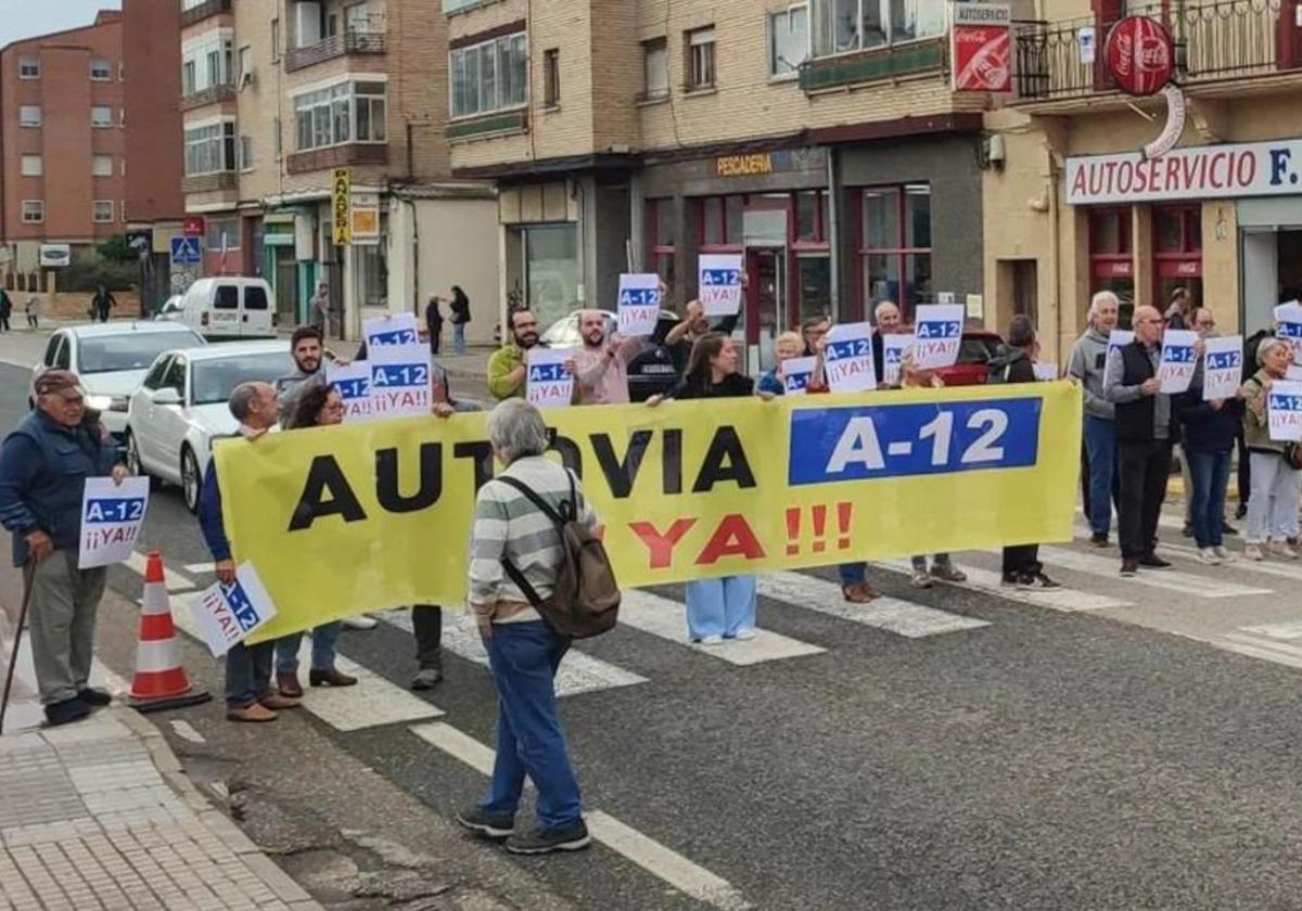 Protesta en Belorado, uno de los pueblos afectados, para pedir la finalización de la A-12.