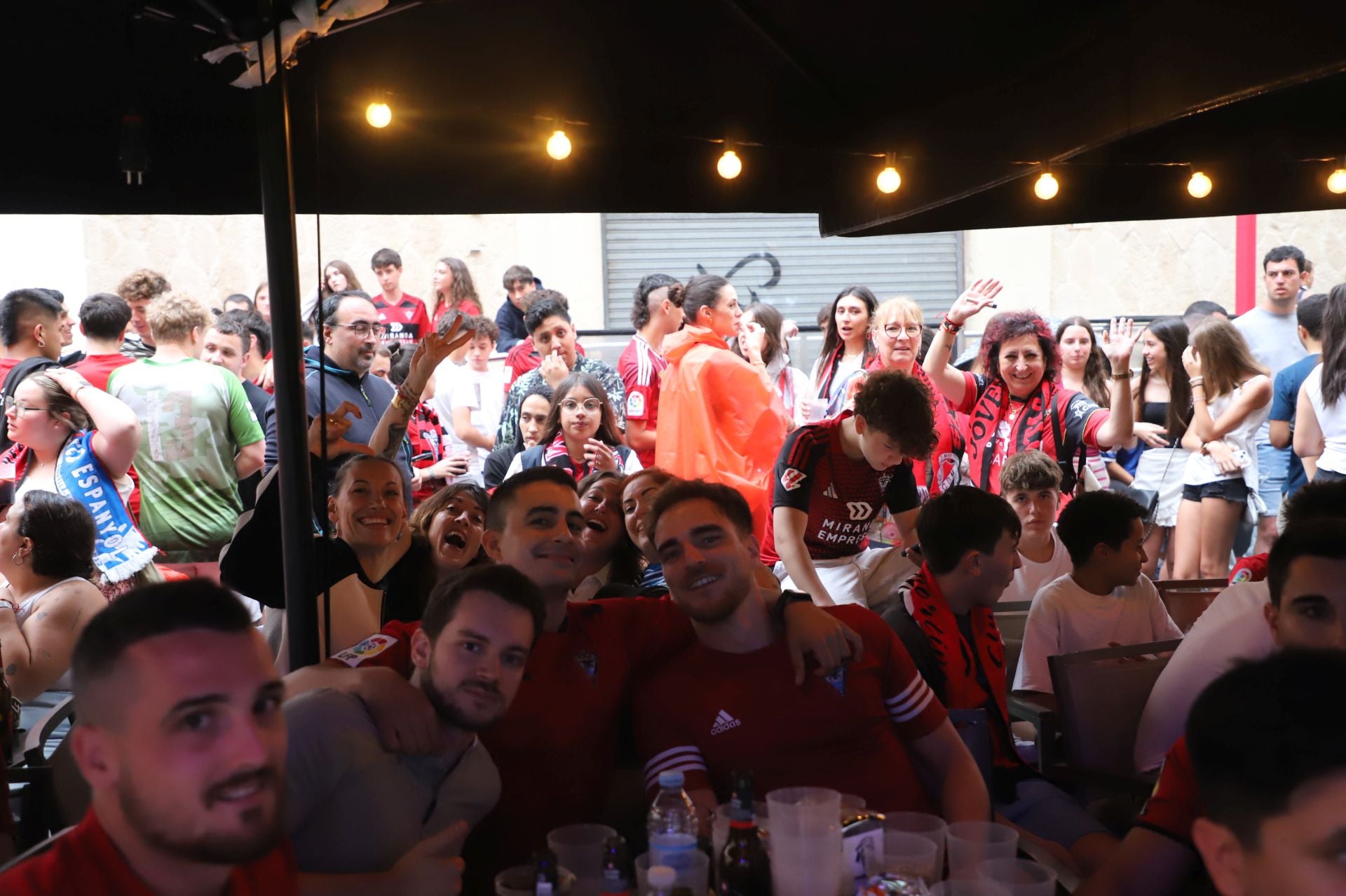 Imágenes de Miranda volcada con su equipo