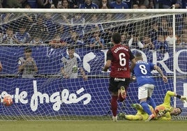 El Mirandés sigue intentándolo frente al Oviedo.