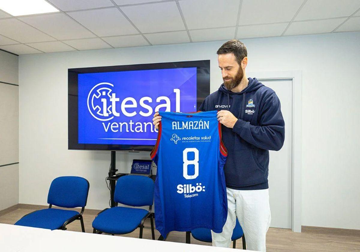 Pablo Almazán, en el día de su presentación.