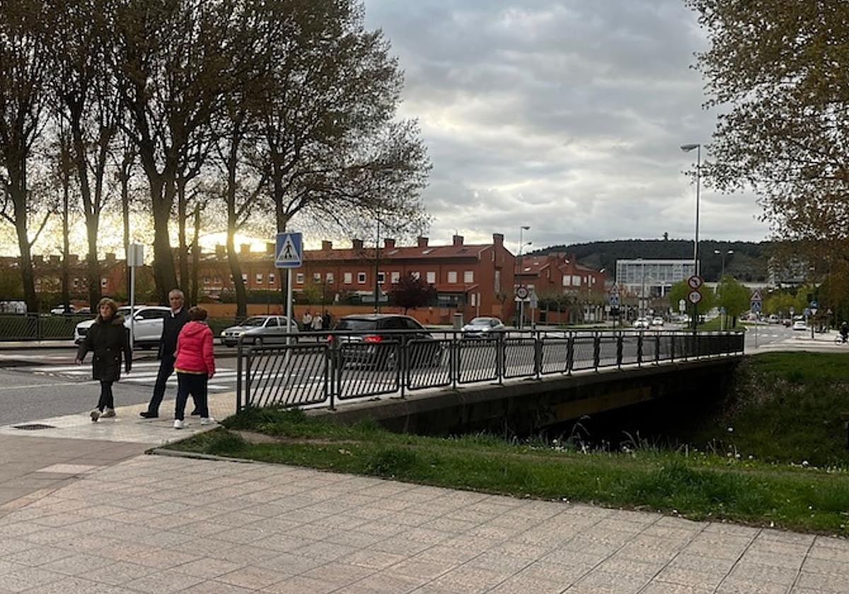 Actual puente sobre el río Vena.