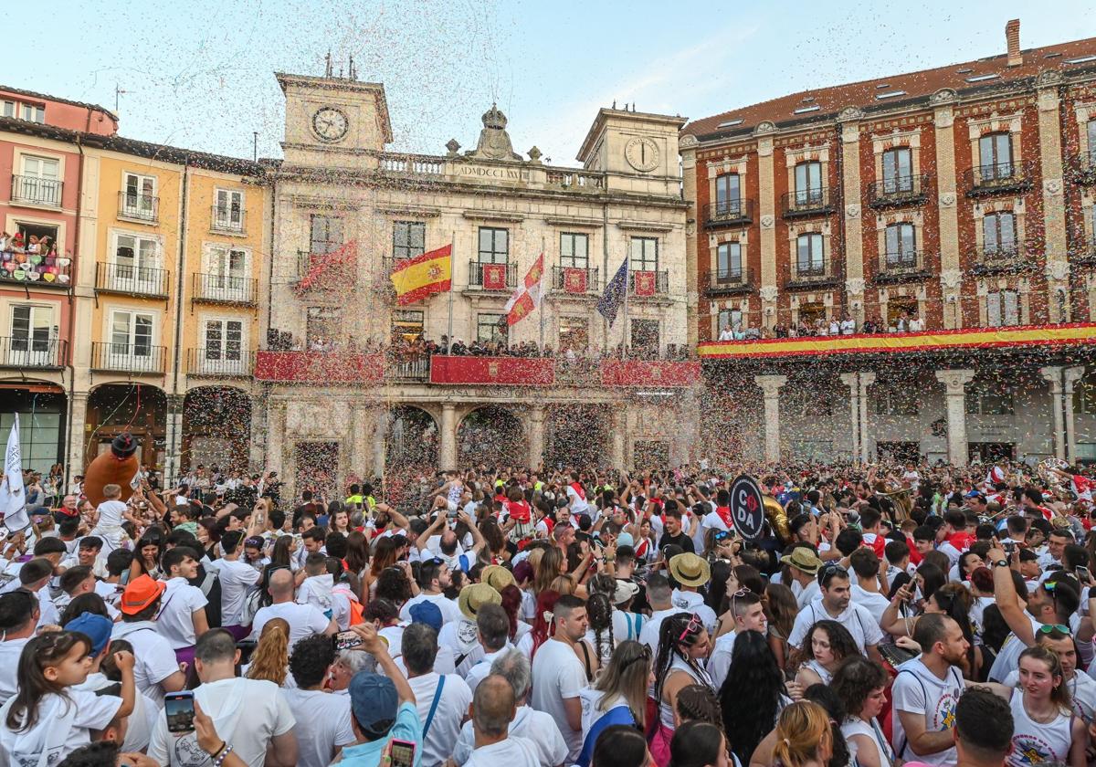 Estado de la Plaza Mayor durante el pregón.