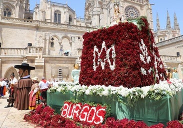 Burgos honra a su patrona con un manto floral y un intenso calor