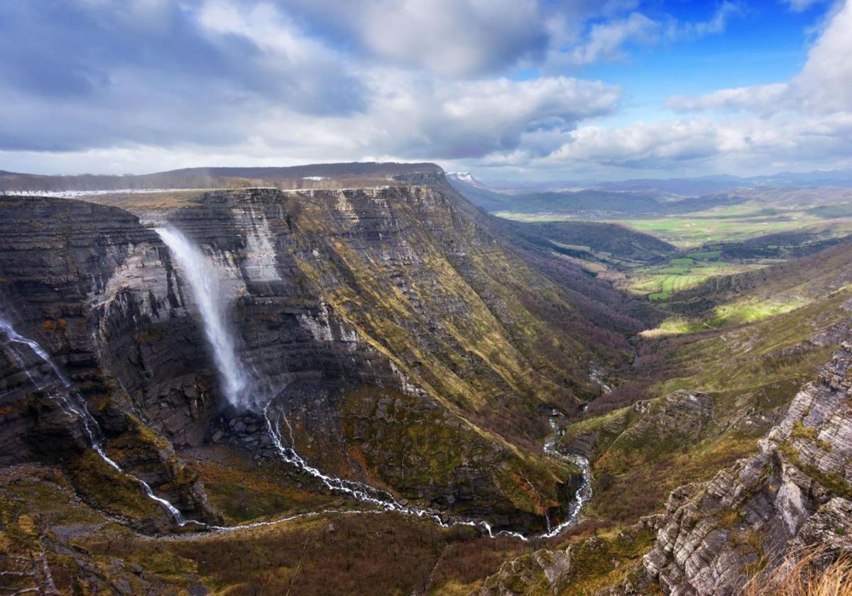 El Salto del Nervión, el gran reclamo del Monte Santiago.