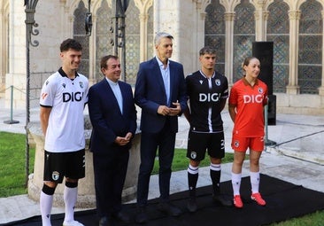 El Burgos CF presenta su nueva equipación con guiños a la ciudad