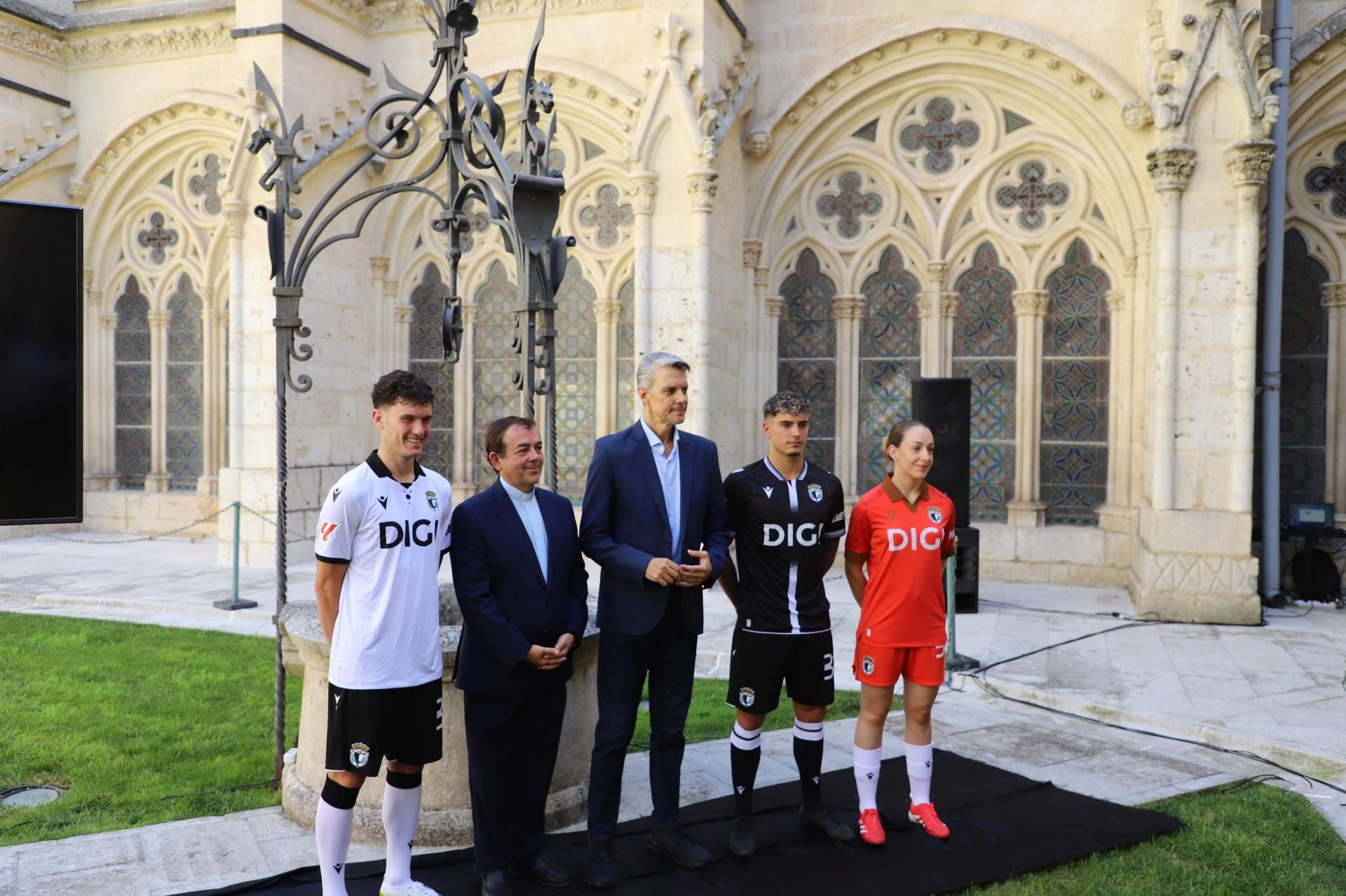 Imagen de la presentación de la nueva equipación del Burgos CF