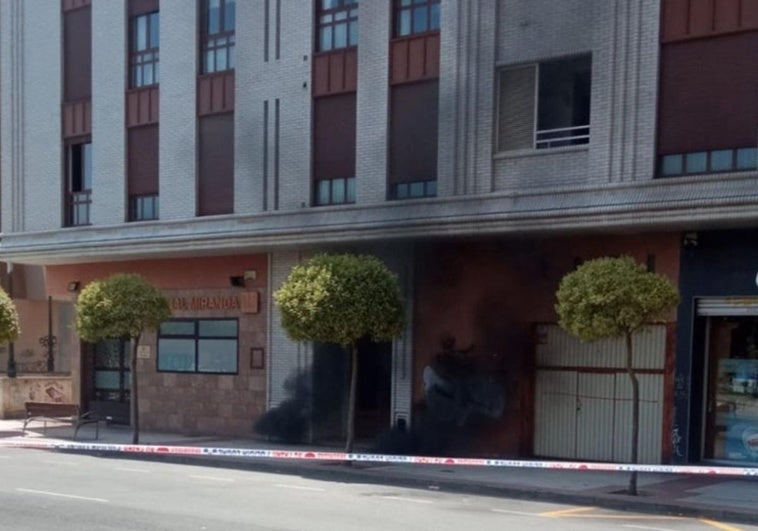 La humareda negra ha sorprendido a los vecinos del barrio de Miranda.