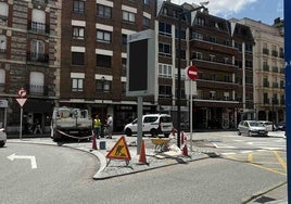 Obras de colocación de paneles en la calle Miranda y Burgense.