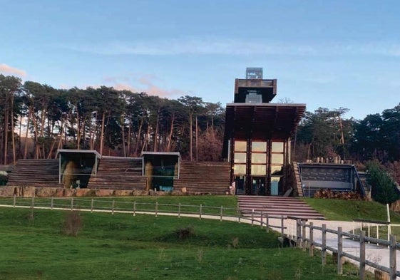 Exterior de la Casa de la Madera en Revenga.
