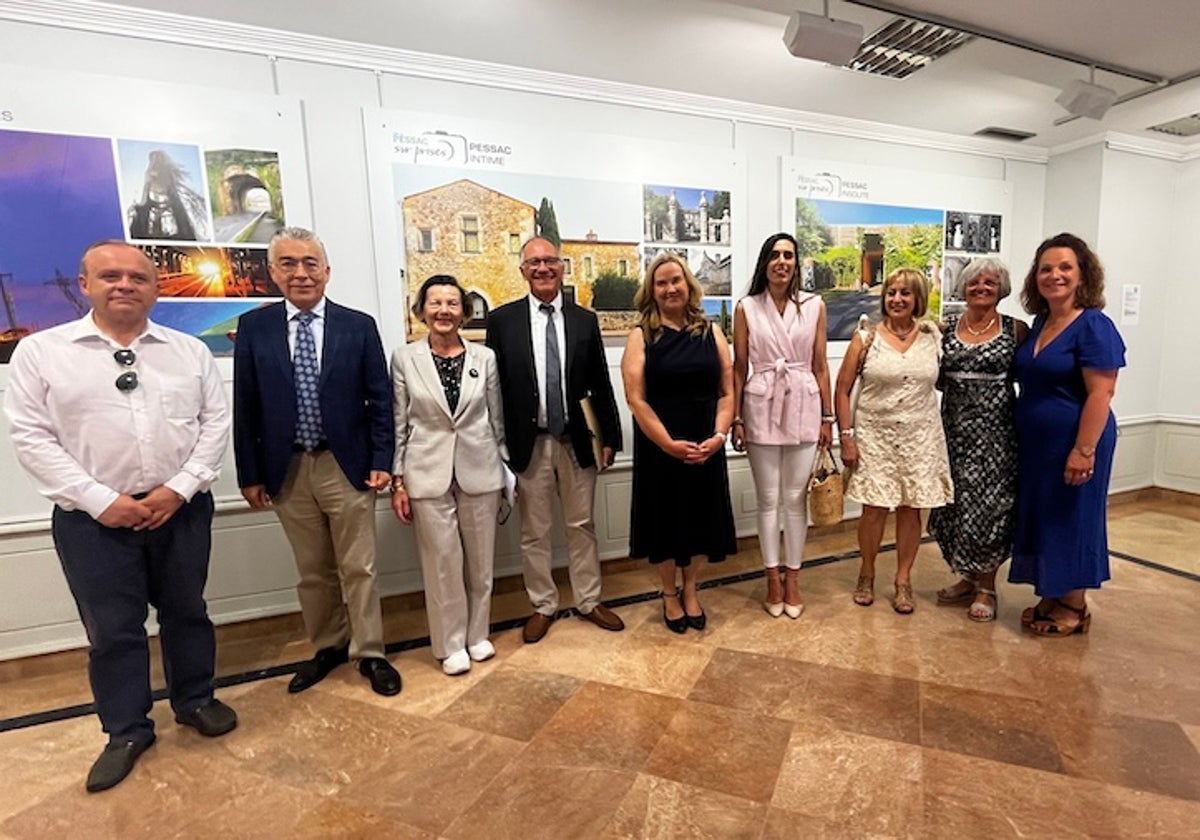 Foto de familia de las dos delegaciones.