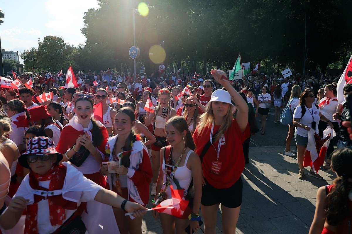 El multitudinario desfile de danza en Burgos, en imágenes
