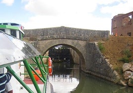 Barco del Canal en Burgos en Carrecalzada.