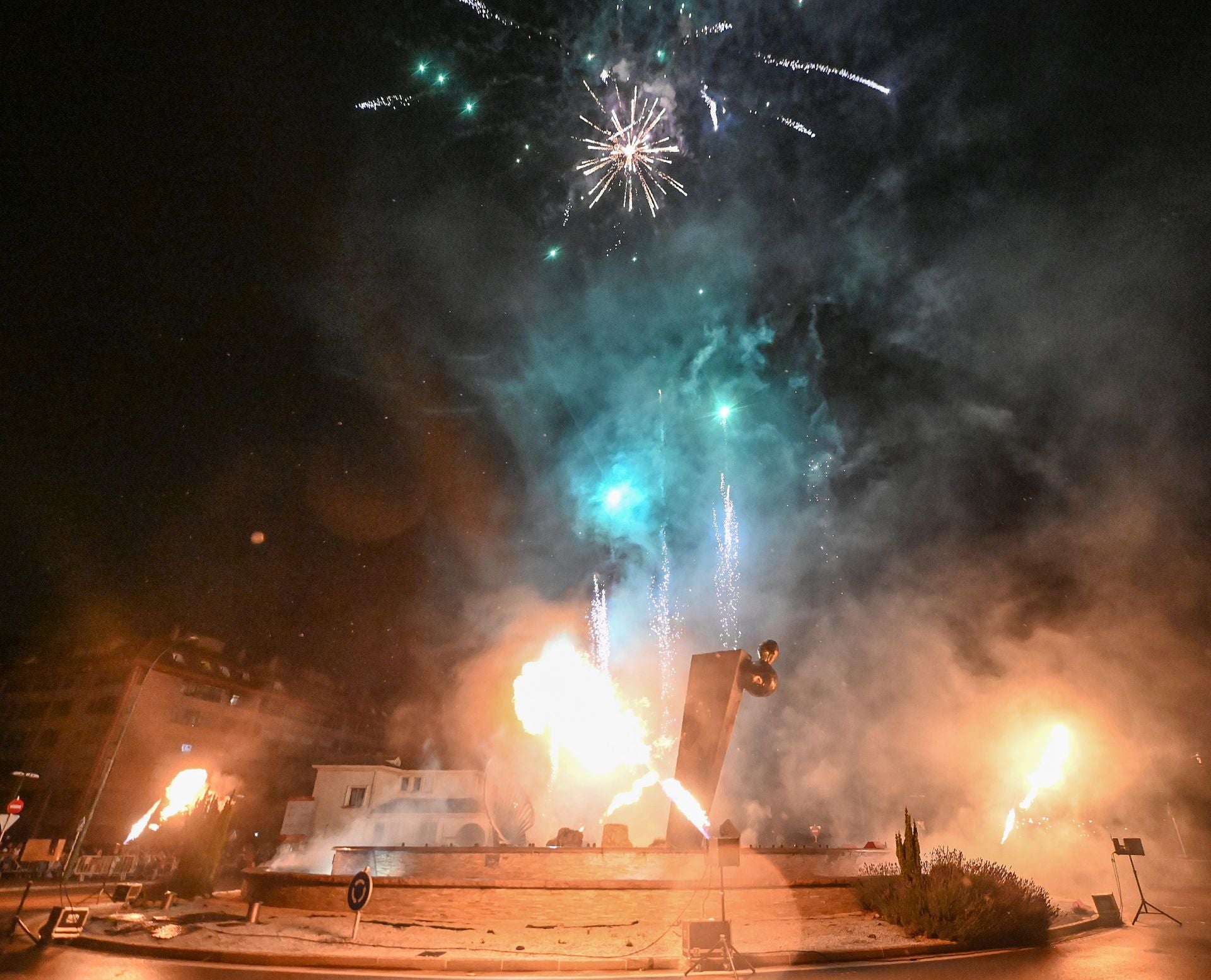 Todas las imágenes de la traca final de los Sampedros 2025