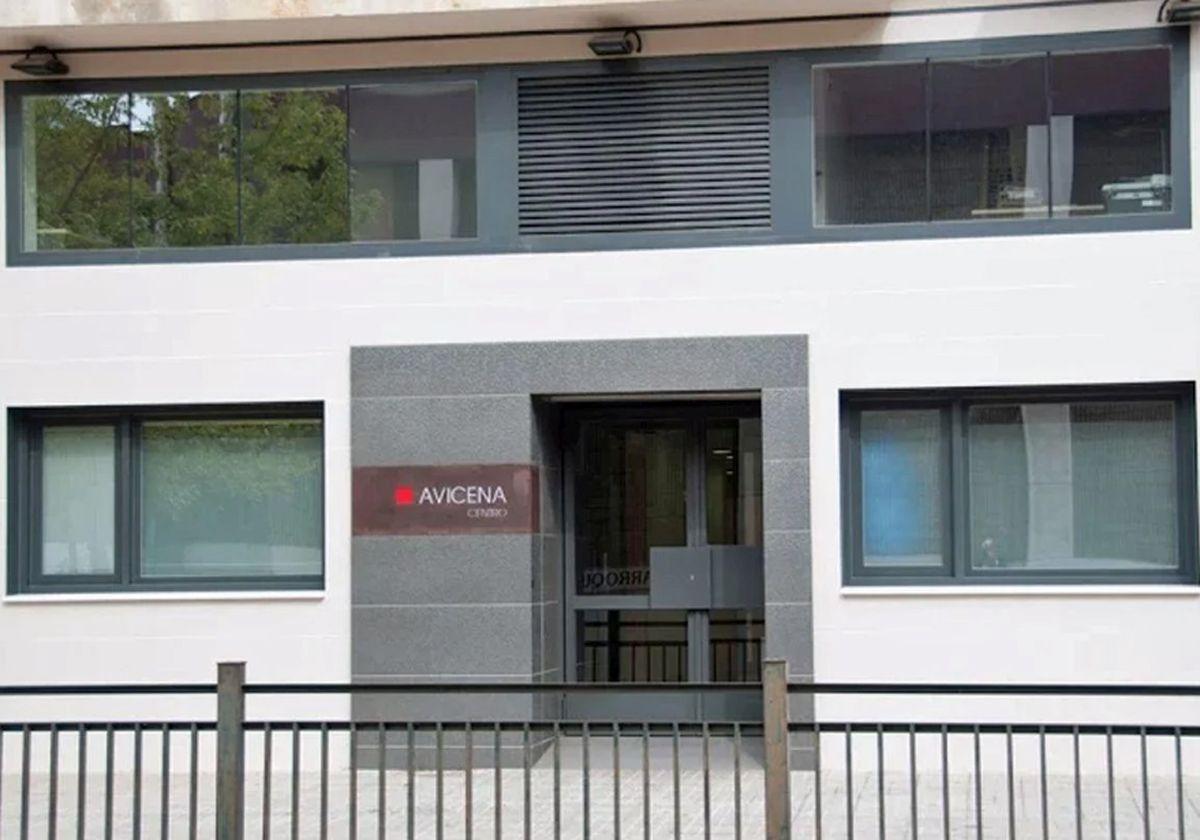 Entrada principal de Avicena Centro.