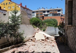 Derrumbe de una obra en Burgos que ha afectado a la vivienda de al lado.