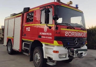 Rescatan a un hombre en el incendio de una vivienda en Aranda