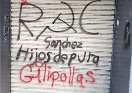 Imagen de archivo de unas pintadas en la sede del PSOE realizadas en el mes de enero.