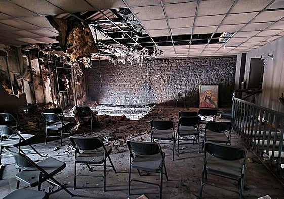Estado en que quedó la sala de proyecciones de la segunda planta tras el fuego.