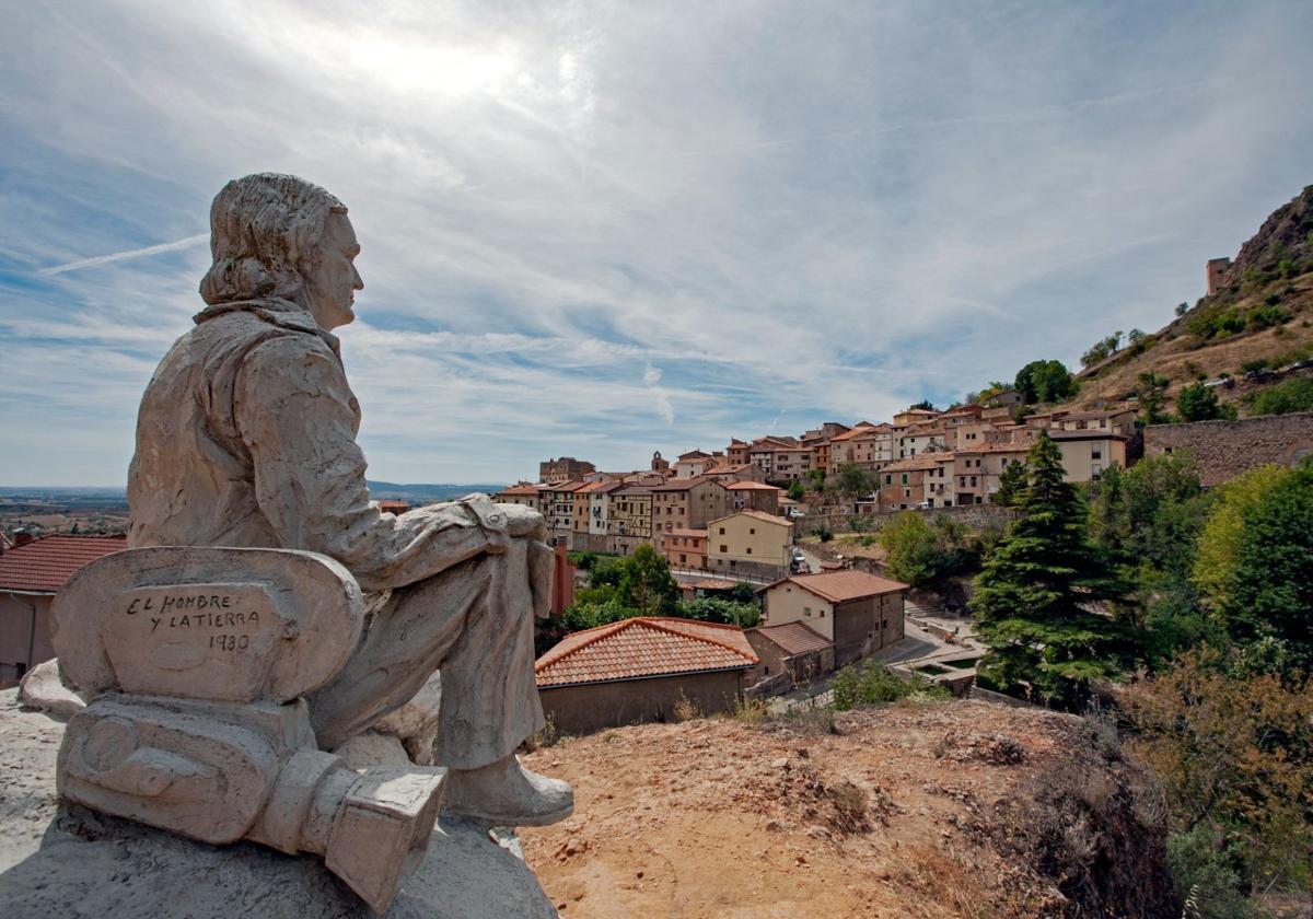 Monumento a Félíx Rodríguez de la Fuente.