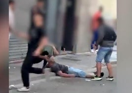 Fotograma de uno de los vídeos existentes de la pelea de Aranda ocurrida en la mañana del domingo 13 de julio.