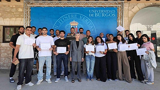 Veinte estudiantes egipcios conocen en Burgos los secretos de la automoción