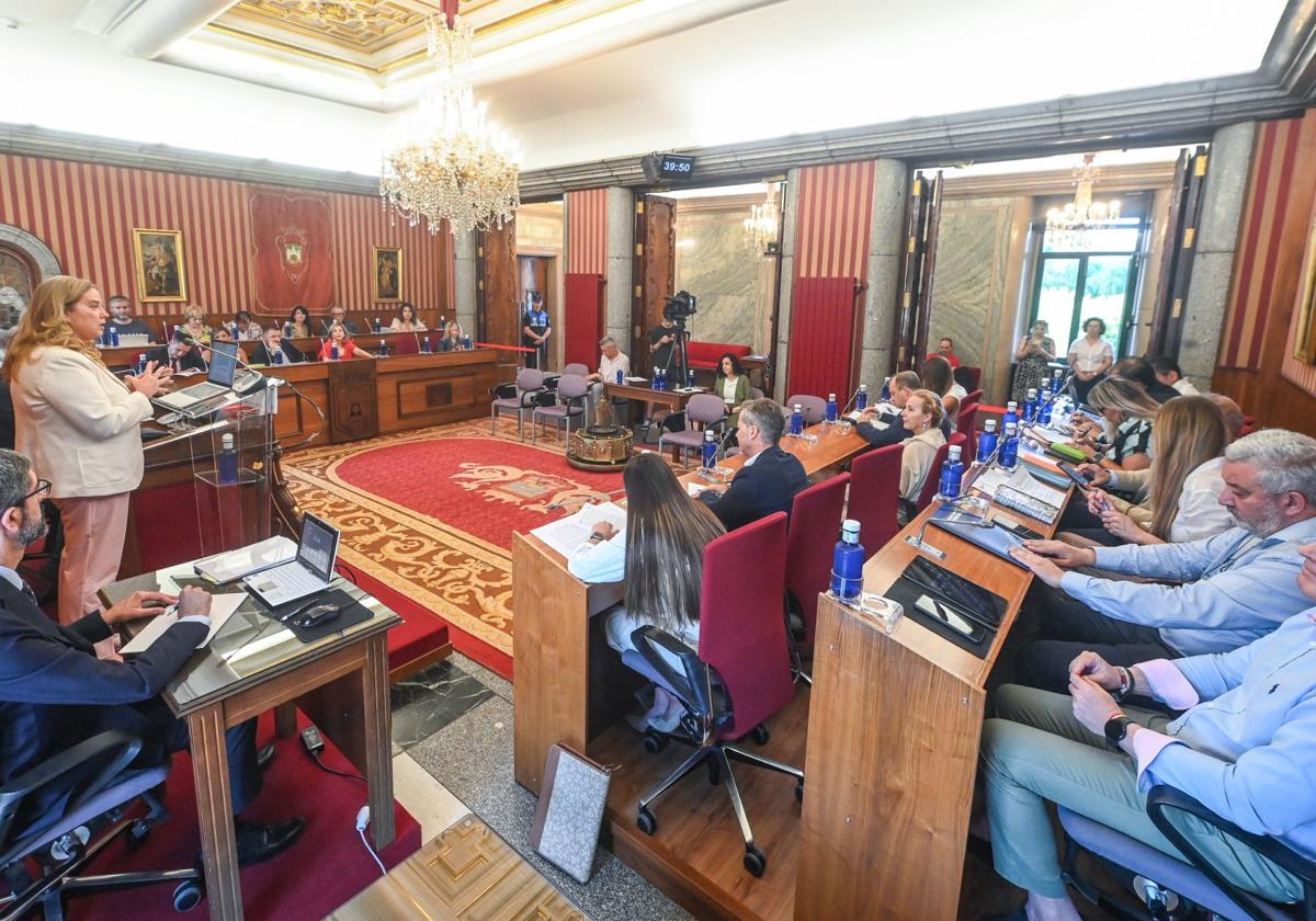 La alcaldesa, Cristina Ayala, preside el pleno para el Debate sobre el Estado de la Ciudad.