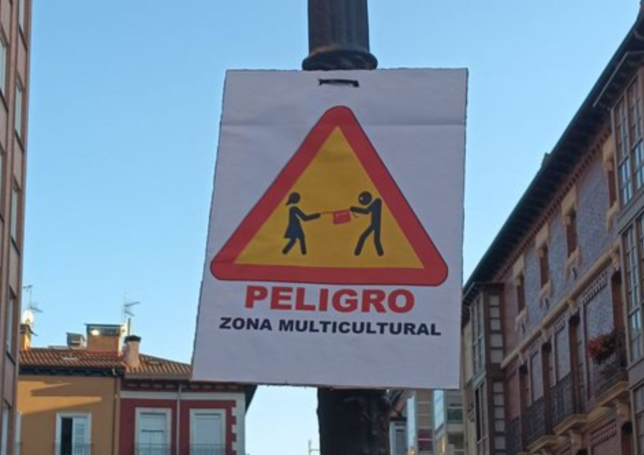Imagen del cartel colocado en diferentes calles del centro de Burgos.