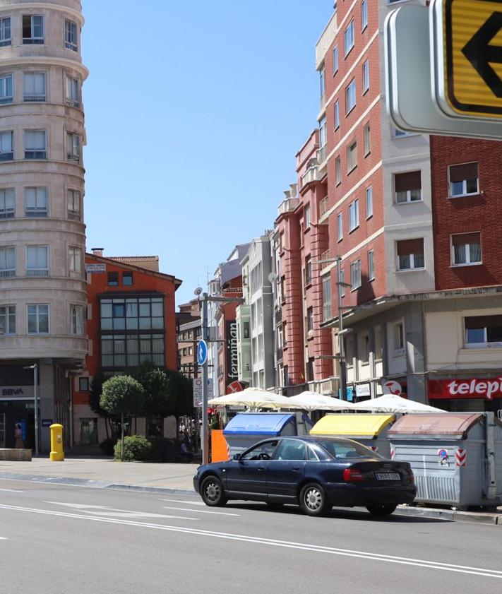 Imagen secundaria 2 - Vista de plaza Vega, zona del centro de Burgos.