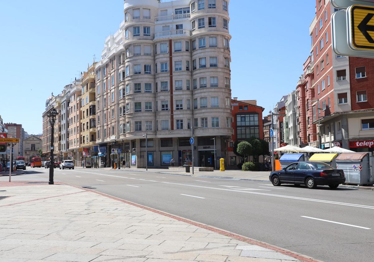Imagen principal - Vista de plaza Vega, zona del centro de Burgos.