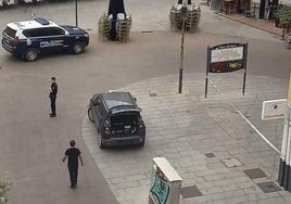 La Policía Nacional trabaja en el lugar en el que ha aparecido un hombre muerto este sábado por la mañana.
