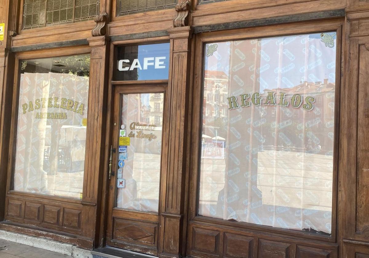 Estado actual de la antigua cafetería Alonso de Linaje, en Burgos.