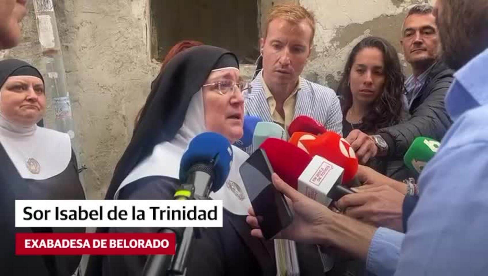 Las exmonjas de Belorado llegan al juicio por su desahucio atacando a los periodistas
