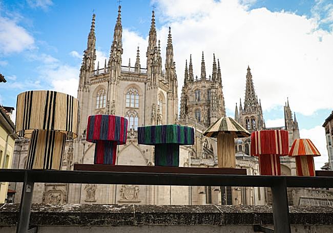 Las lámparas de la marca Brisa junto a la catedral de Burgos