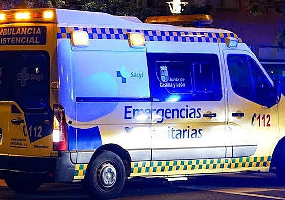 Imagen de archivo de una ambulancia durante una intervención.